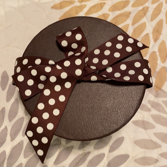 Henry Bendel Collectors Gift Box - Picture 2 of 7